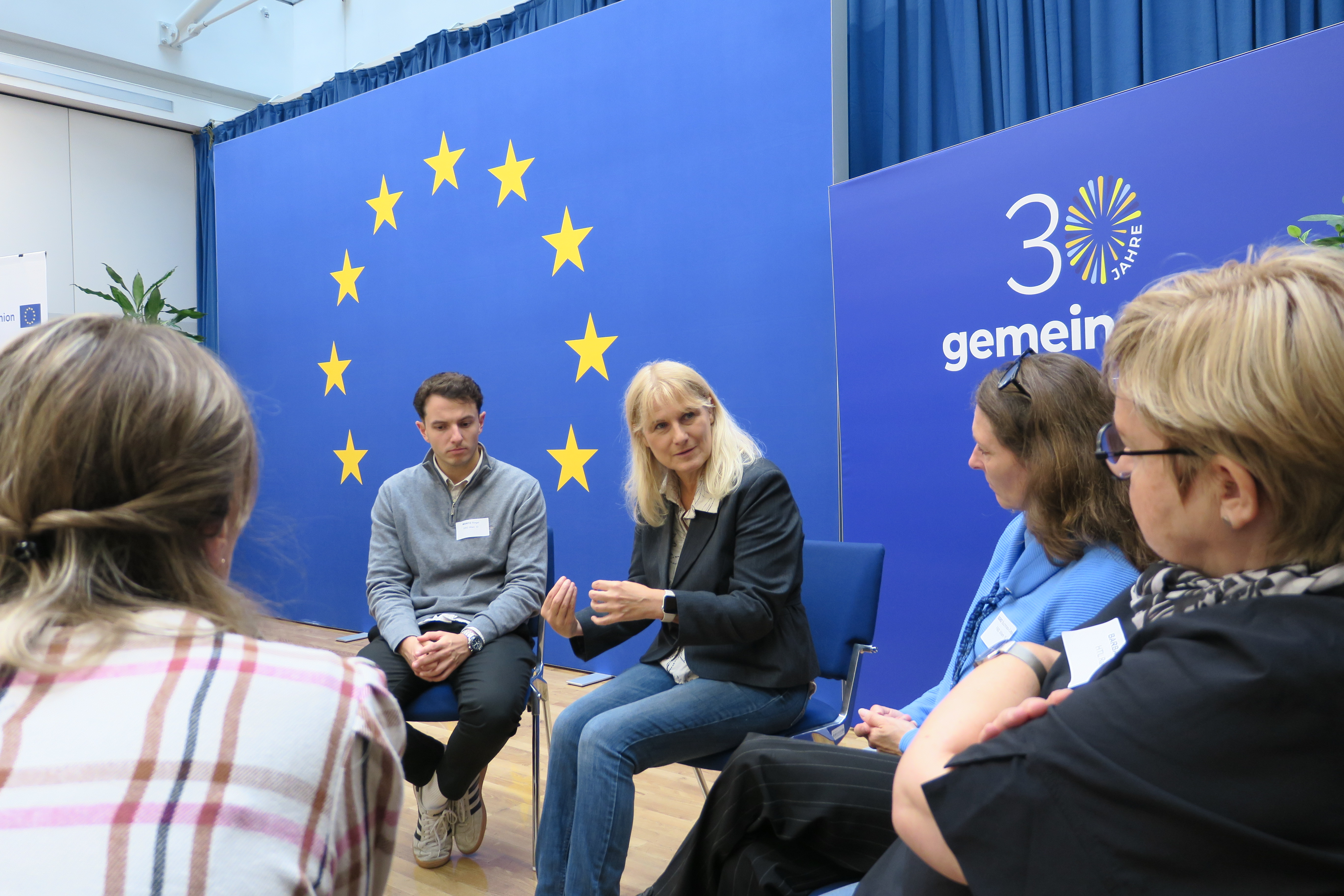 Grossmann debattiert mit den Teilnehmenden