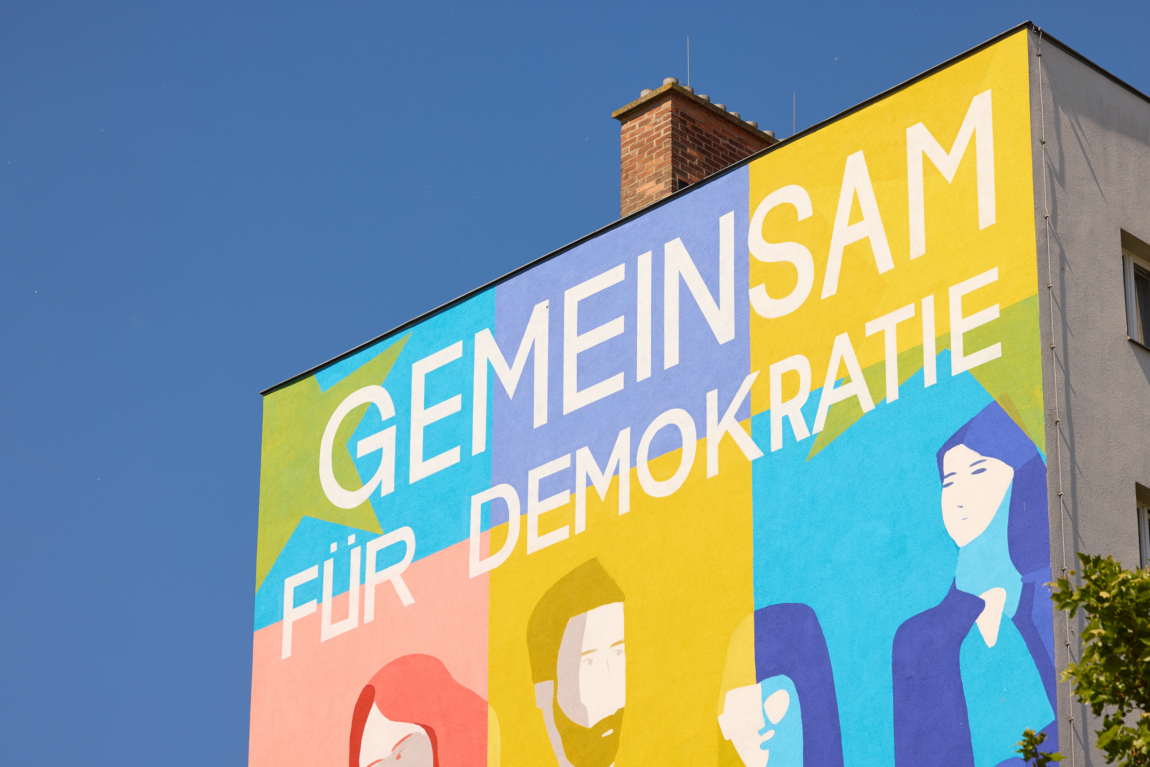 006_20240509_e.jpg (Präsentation des EU-Graffitis "Nutze deine Stimme"...